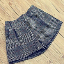 Load image into Gallery viewer, Plus Size Shorts Fashion Autumn Winter Women Straight Large Thicken Plaid Casual Elastic Waist Cotton Lattice Loose Short D017