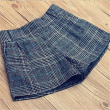 Load image into Gallery viewer, Plus Size Shorts Fashion Autumn Winter Women Straight Large Thicken Plaid Casual Elastic Waist Cotton Lattice Loose Short D017